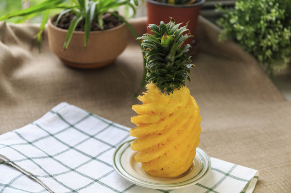 一天吃一整个菠萝会长胖吗（吃不完的菠萝怎么保存）