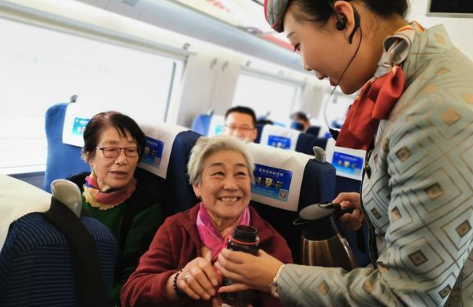 60岁以上老人坐火车有什么特殊优惠（60岁以上老人坐火车要钱吗）