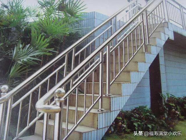 楼梯扶手什么样的好看实用（楼梯扶手如何选择）