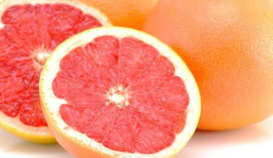 葡萄柚的功效（葡萄柚是葡萄还是柚子 葡萄柚和柚子的区别有哪些）
