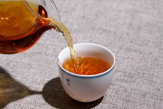 绿茶红茶的区别（红茶和绿茶的区别是什么？制作工艺差别大）