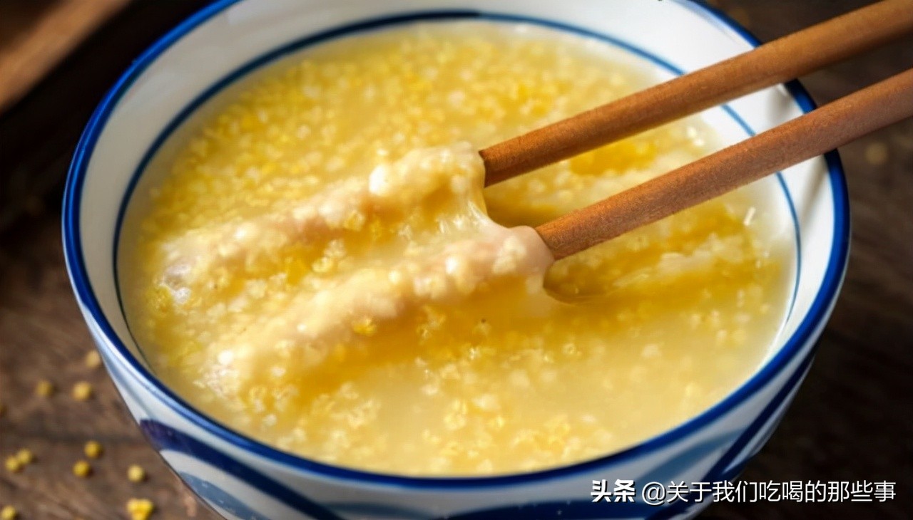 小米粥怎么煮好吃又营养（原来熬小米粥这么简单，记住加不加，熬出厚厚米油，香浓又黏稠）