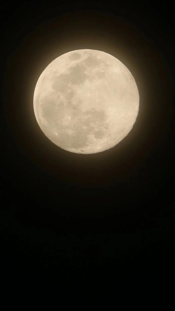 月亮最圆（今年最大最圆的“超级月亮”现身，你拍到了吗？）
