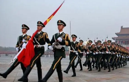 北京天安门升国旗几点才让进广场2022（北京看升旗几点不让进）