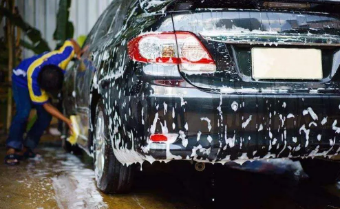 洗衣液洗车会对车漆有影响吗（洗车一般多少钱）