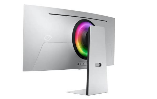 三星发布同级别最薄 OLED 电竞显示器 仅有 3.9mm
