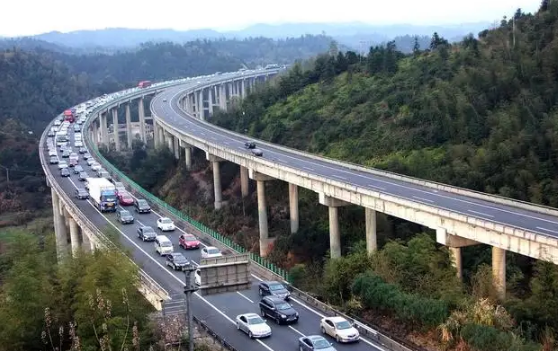 2022年国庆节高速免费可以提前上高速吗（国庆节公路交通注意事项）
