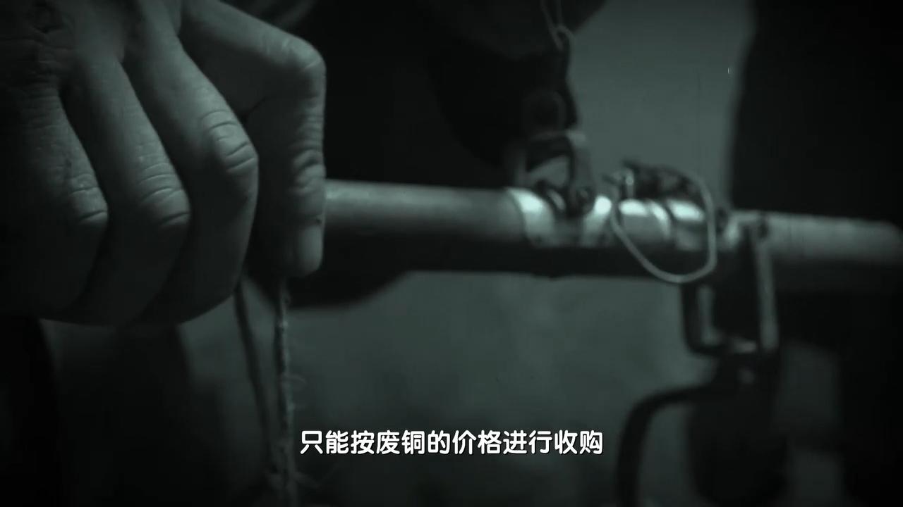 破损的剑柄（66年云南农民卖废铜给供销社，图案诡异引怀疑，专家鉴定大受震撼）