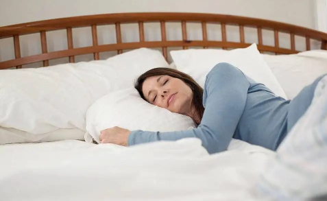睡前刷手机会降低夜间睡眠质量吗（如何提高睡眠质量）