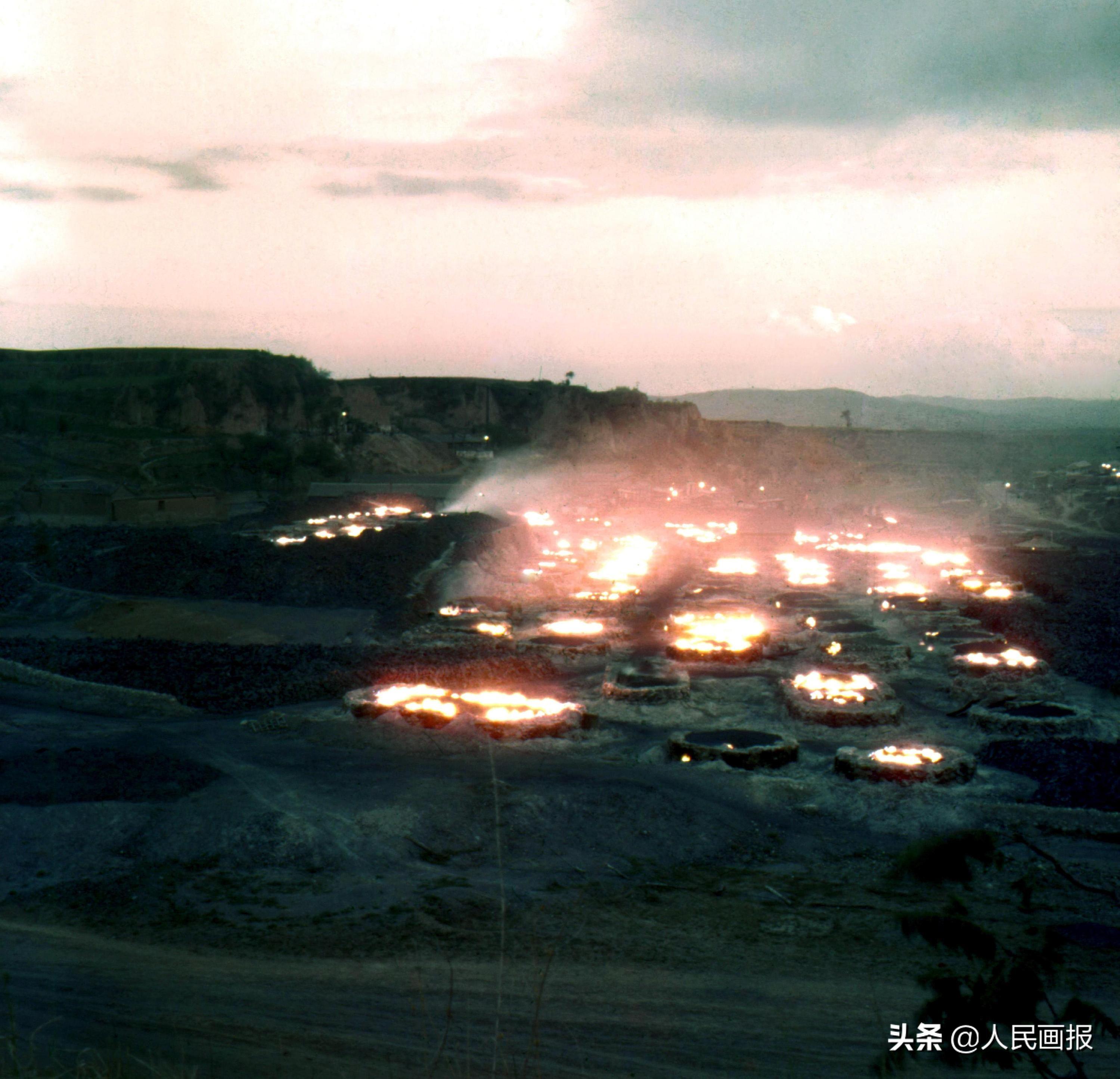 58年大炼钢铁（1958年，全中国曾掀起轰轰烈烈的全民大炼钢铁运动）