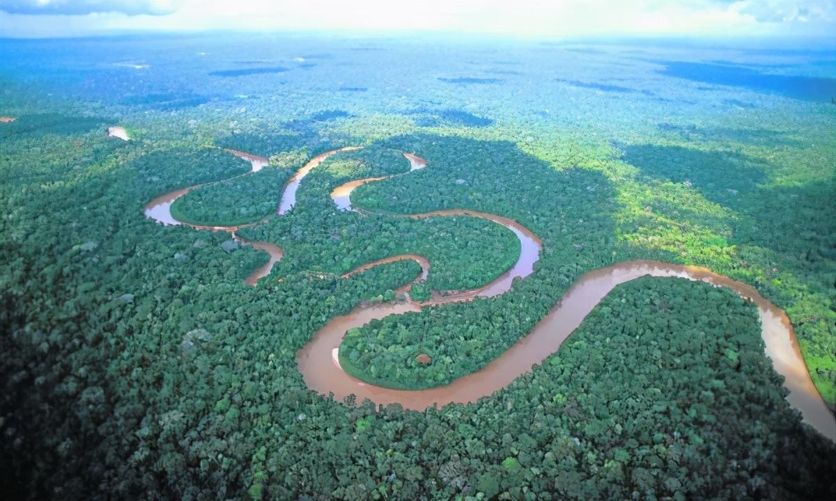 亚马逊河流域（亚马逊河到底有多可怕？为什么连当地人都不敢在里面游泳？）