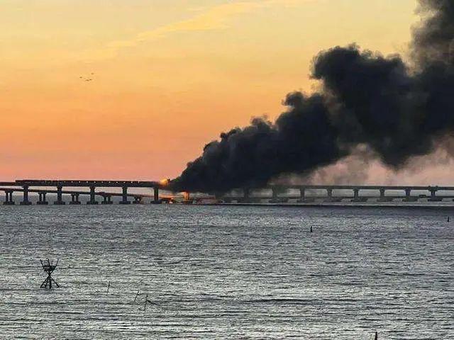 克里米亚大桥被炸后一天就恢复通车，如果换成港珠澳大桥会怎样？