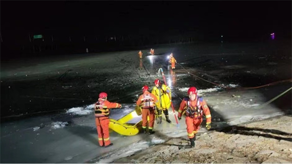 北京2人因检手机掉入冰湖失去生命
