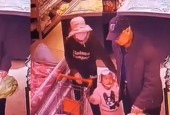 2岁女童在超市险被陌生老人牵走（太可怕了）